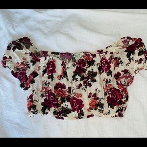 Elegant off the shoulder American 🦅 crop top